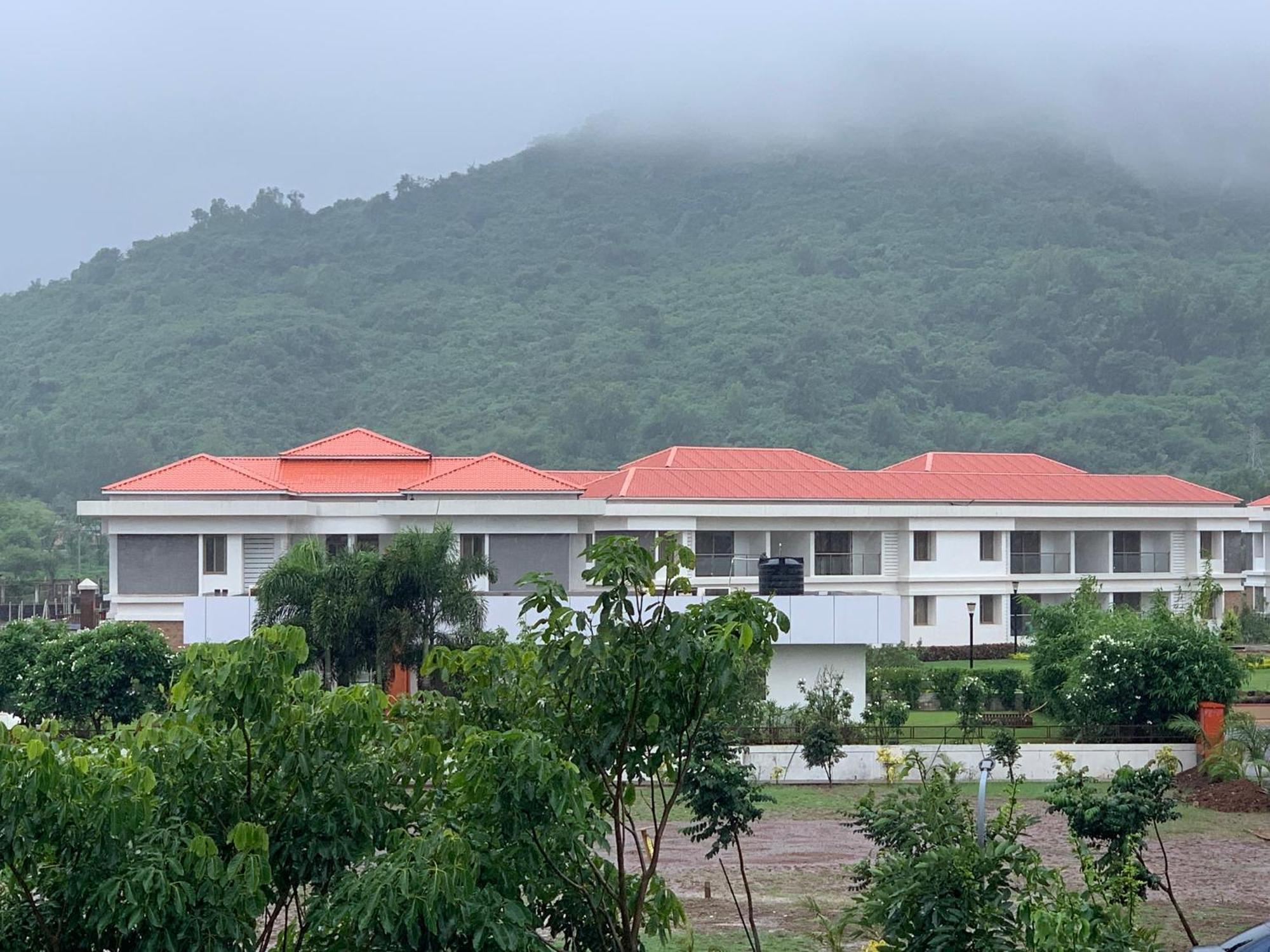 Mizzle Exotica Lonavala Apartment Exterior photo
