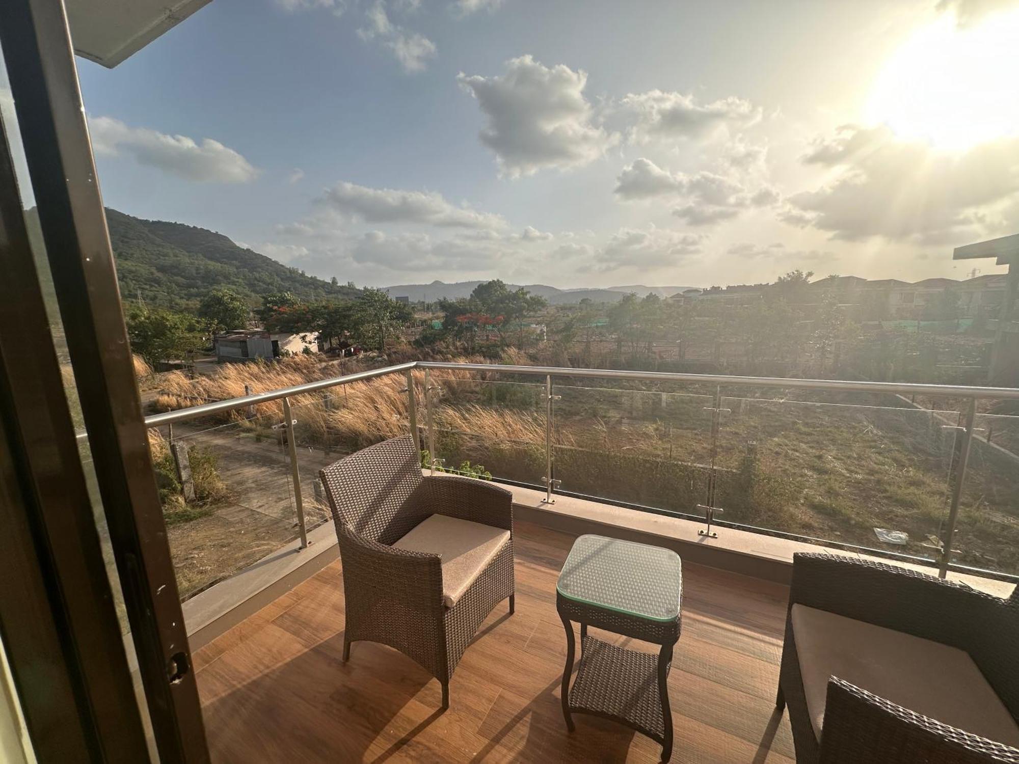 Mizzle Exotica Lonavala Apartment Exterior photo