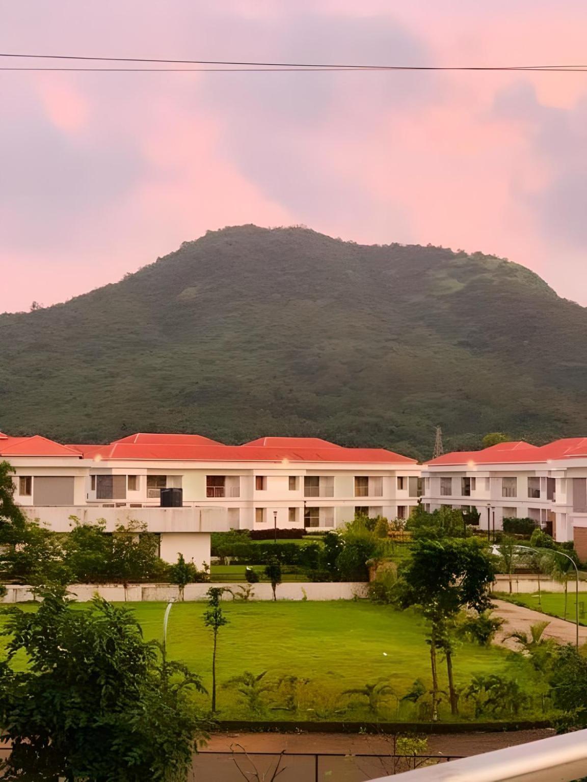 Mizzle Exotica Lonavala Apartment Exterior photo