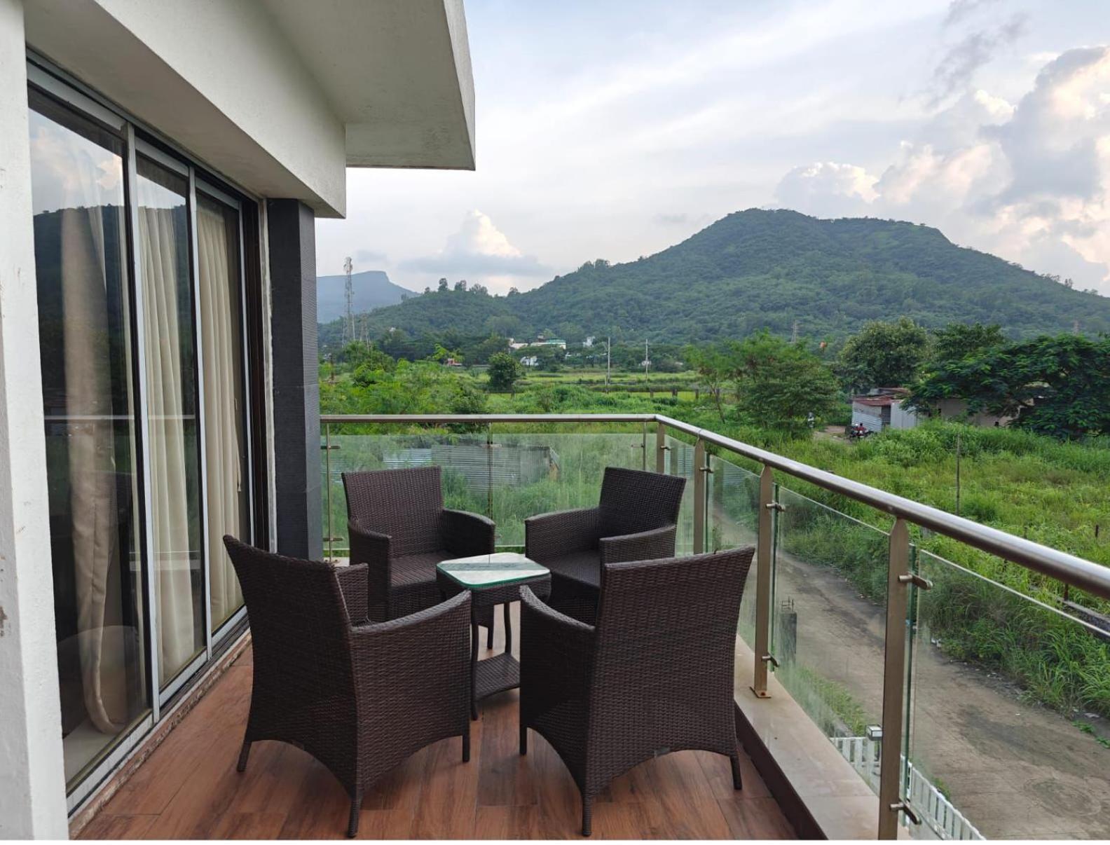 Mizzle Exotica Lonavala Apartment Exterior photo